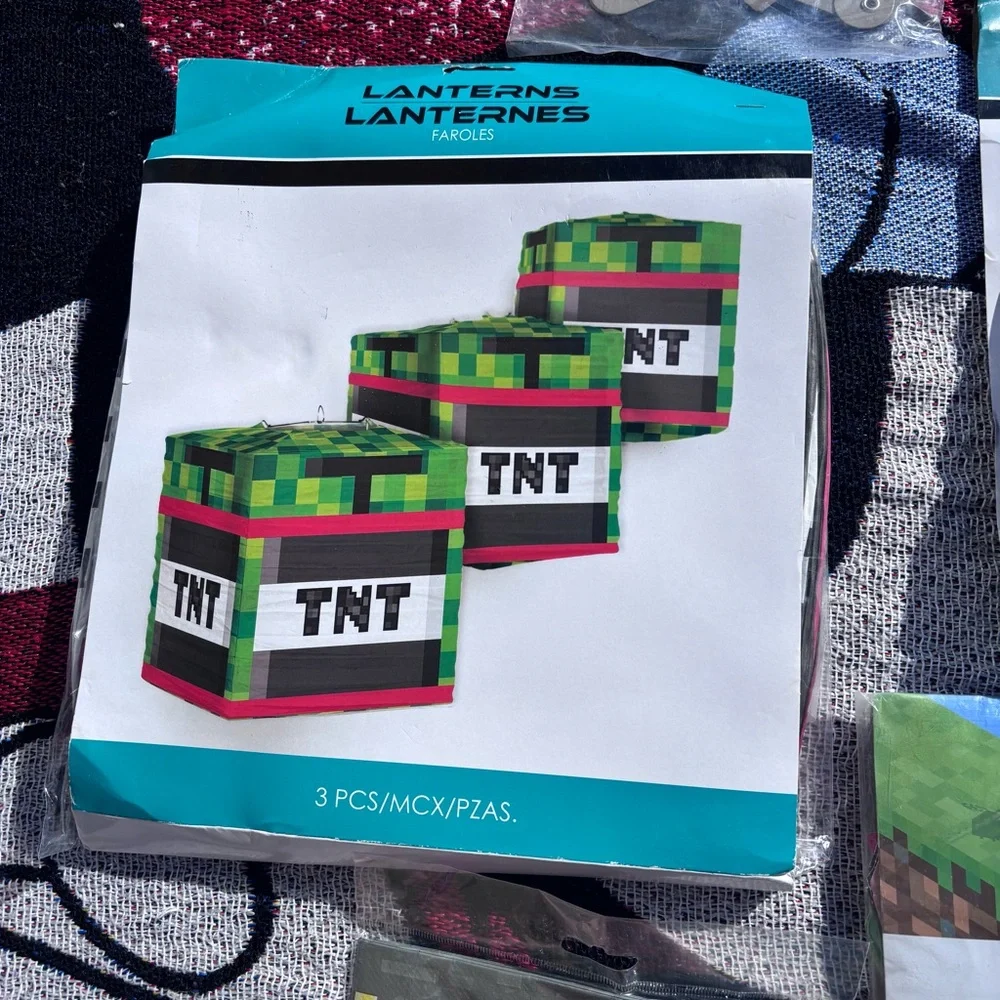 MINECRAFT BIRTHDAY PARTY LOT SET OF SIX LANTERNS CENTERPIECE BANNER TABLECLOTH